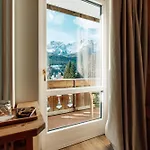 Гостевой дом Le Gemme - Dolomites Escape Dosoledo